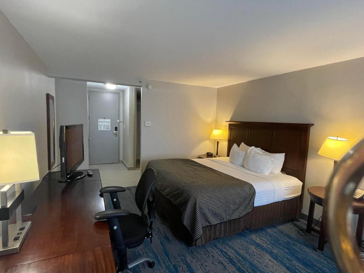 Hotel Ramada By Wyndham Cleveland Independence Exteriér fotografie