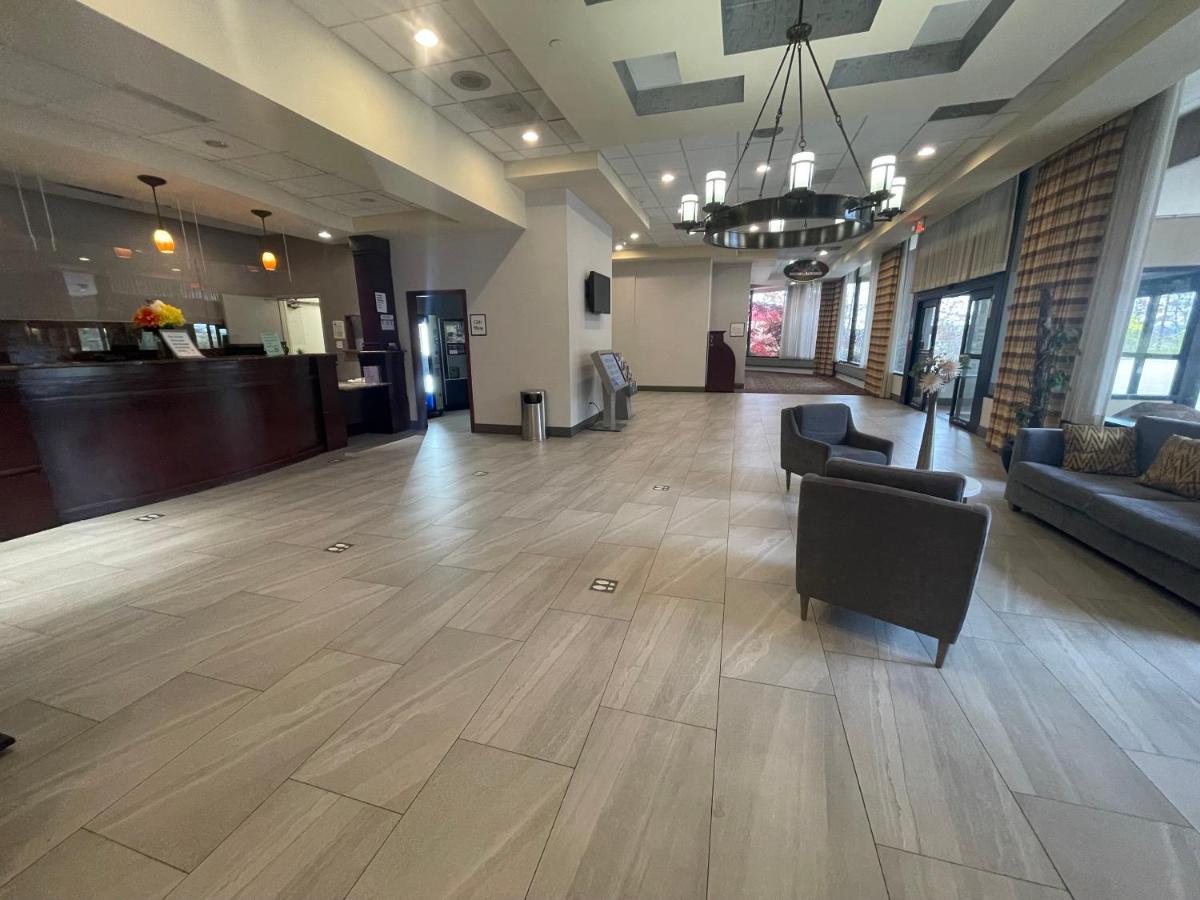 Hotel Ramada By Wyndham Cleveland Independence Exteriér fotografie