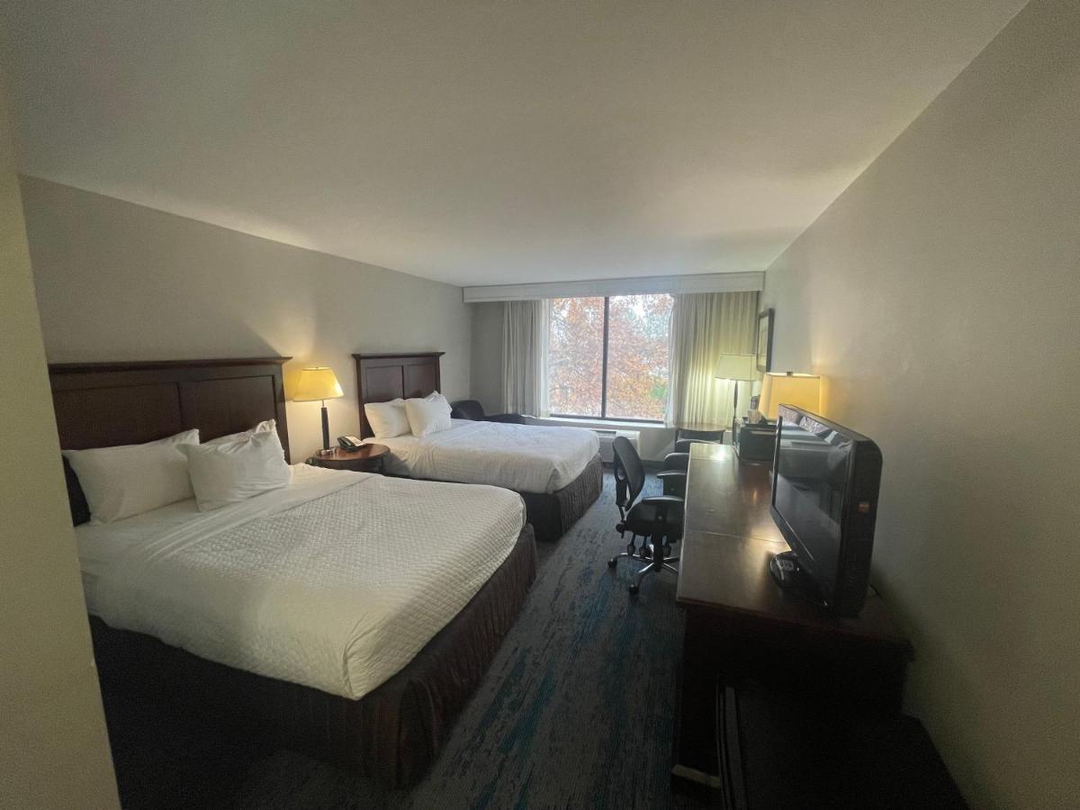 Hotel Ramada By Wyndham Cleveland Independence Exteriér fotografie