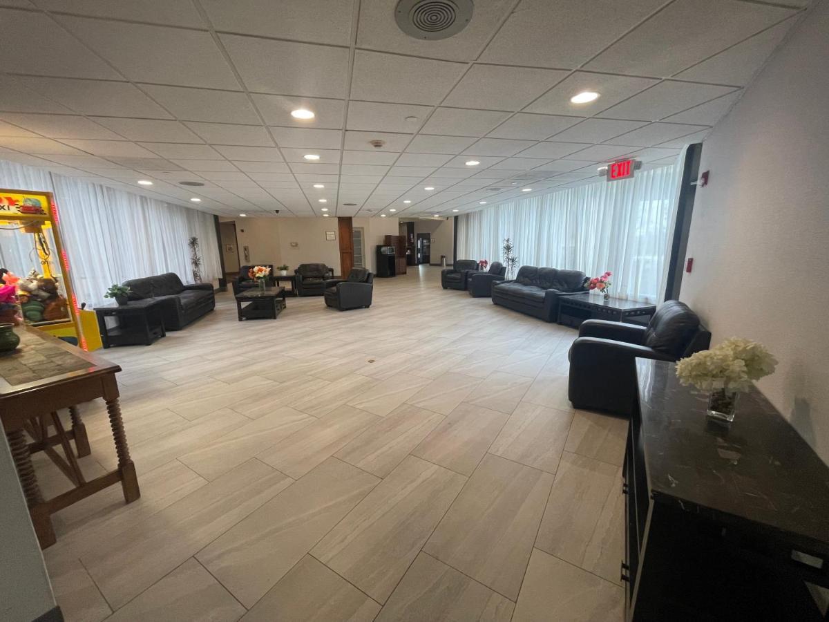 Hotel Ramada By Wyndham Cleveland Independence Exteriér fotografie