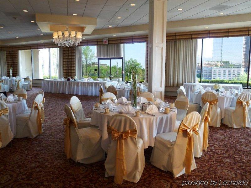 Hotel Ramada By Wyndham Cleveland Independence Restaurace fotografie